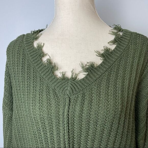 Cloud Chaser Solid Green V Neck Distressed Knitted Oversized Sweater size M - Picture 4 of 11